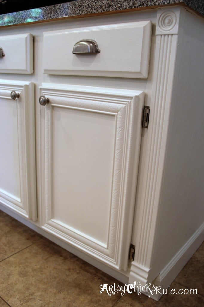 Kitchen Cabinets Painted in Annie Sloan Chalk Paint (Old White-Pure White Blend) Corner - artsychicksrule.com #chalkpaint #kitchenmakeover #kitchen