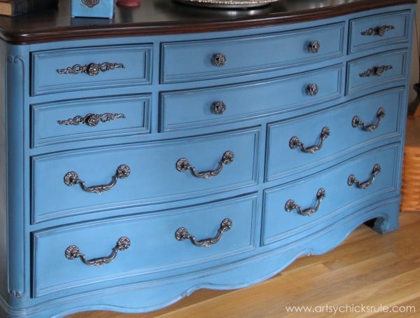 Aubusson Blue Dresser Redo - Thrift Store Dresser - Which handle did I make - #chalkpaint #aubussonblue
