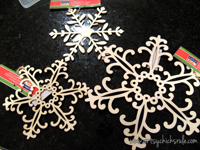 Easy, DIY Snowflake Wall Hanging - artsychicksrule.com