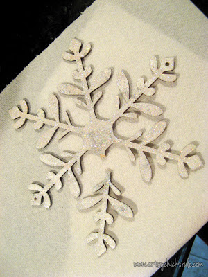 Easy, DIY Snowflake Wall Hanging - artsychicksrule.com