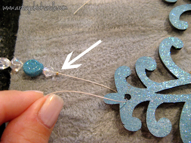 Easy, DIY Snowflake Wall Hanging - artsychicksrule.com