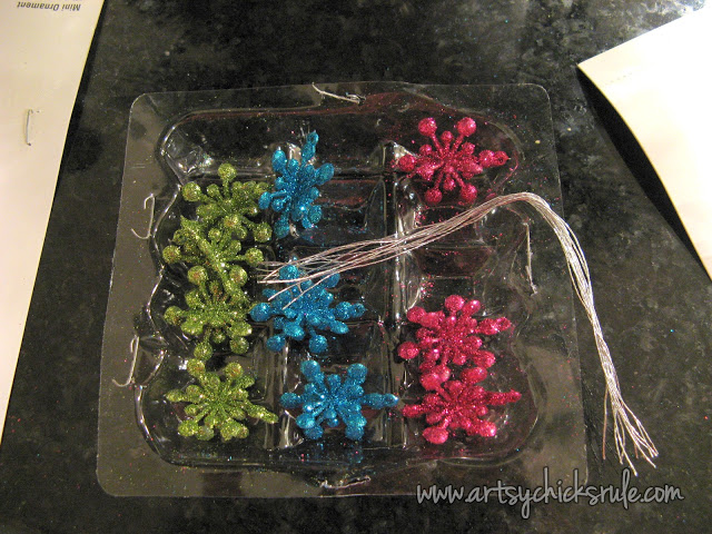 A Colorful & Fun Little Christmas Tree - Great Kid's Project! - artsychicksrule.com