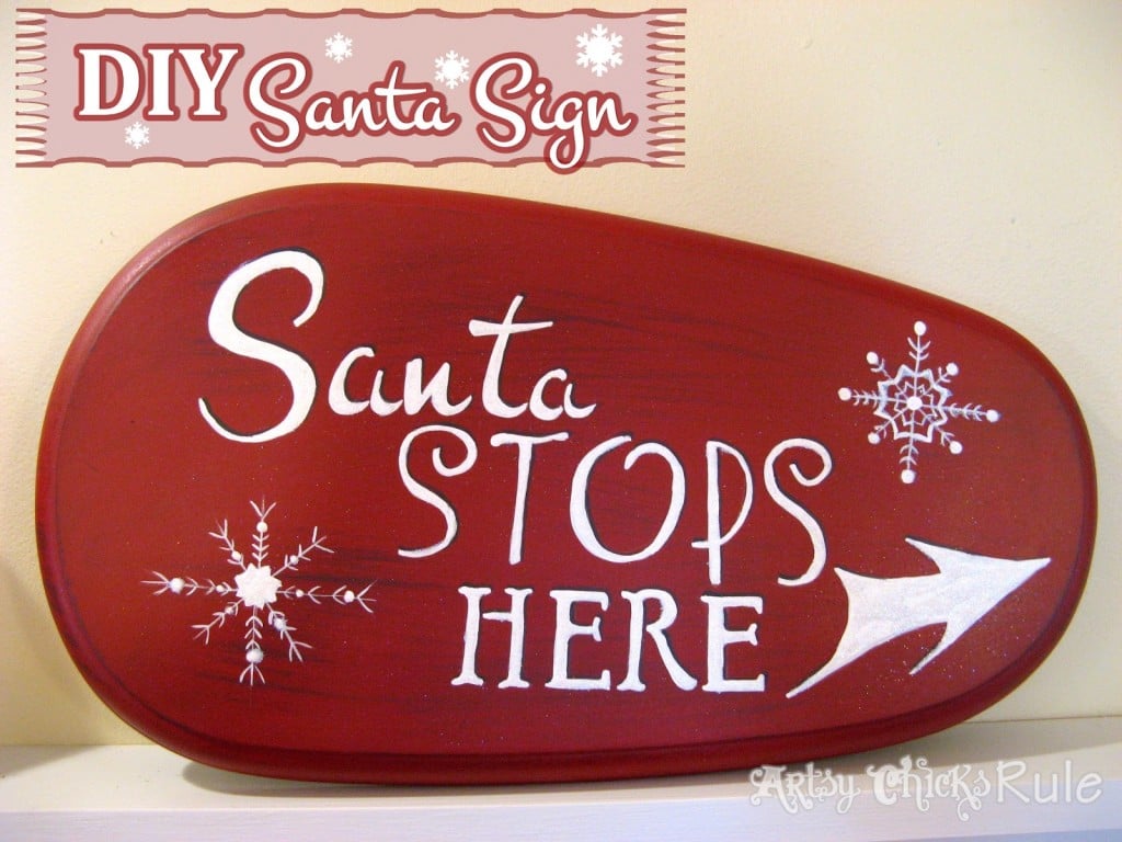 DIY Santa Sign - #santa #santasign #chalkpaint #diy #holidaydecor #Christmasdecor artsychicksrule.com