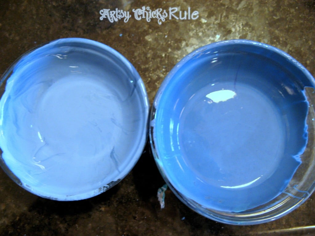 2 small dishes of blue paint