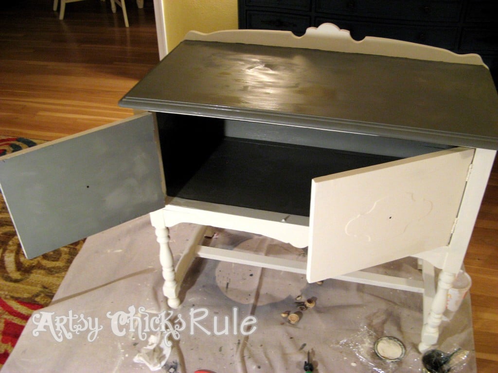 painting the sideboard off white and gray