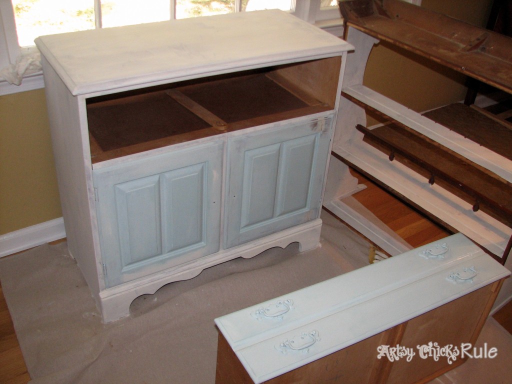 Annie Sloan Chalk Paint Blue Hutch artsychicksrule.com #shabbyfurniture #chalkpaintedfurniture #fixerupperstyle #farmhousedecor #farmhousehutch