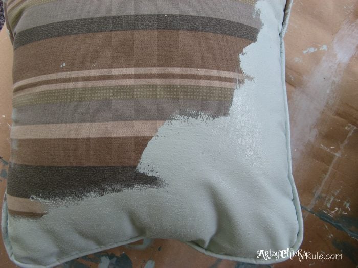 Chalk Painted Porch Pillows (Annie Sloan Chalk Paint)