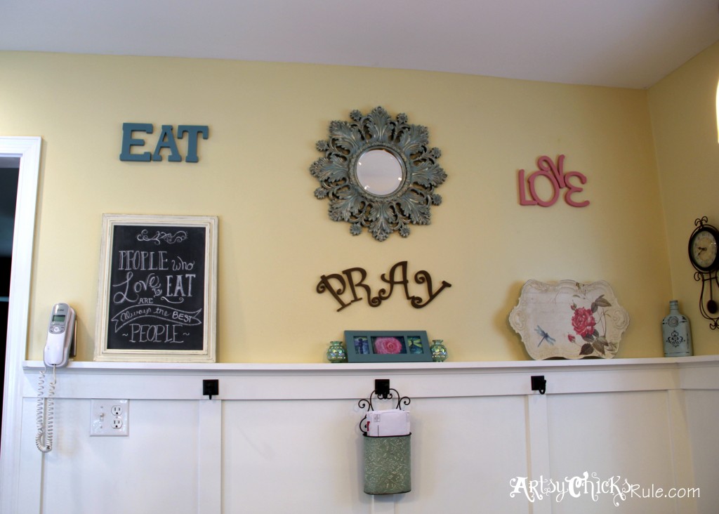 Make this EAT PRAY LOVE sign, simply!!! A cute addition to any kitchen! Perfect for gift giving or fun for your own kitchen decor. artsychicksrule.com #eatpraylove #kitchensign #silhouetteprojects #eatpraylovesign