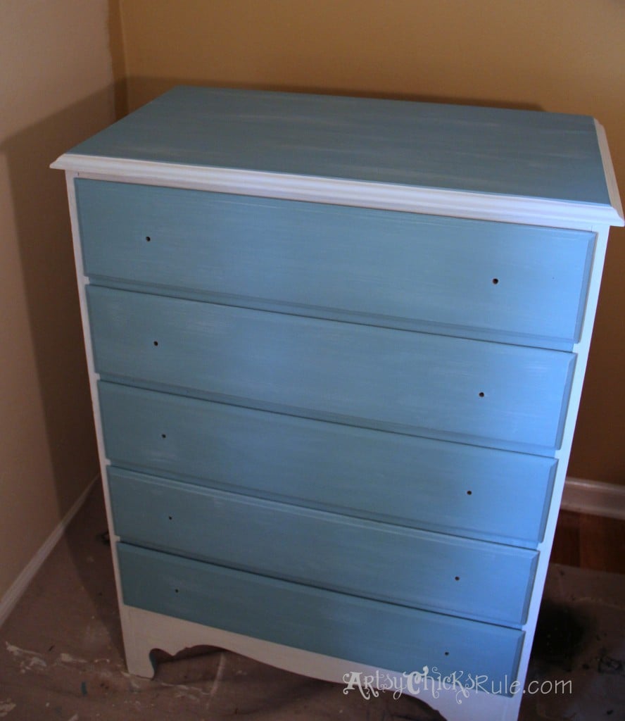 Coastal Themed Chest With Custom Graphics & Chalk Paint!! artsychicksrule.com