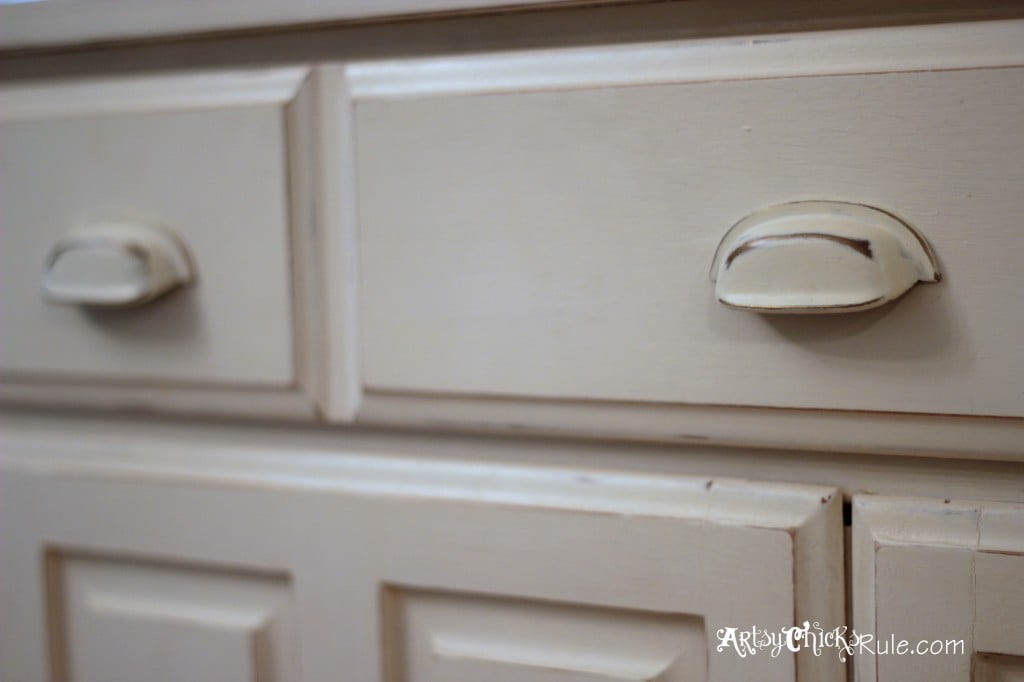 Baker's Hutch - Up Close Hardware Detail - Annie Sloan Chalk Paint