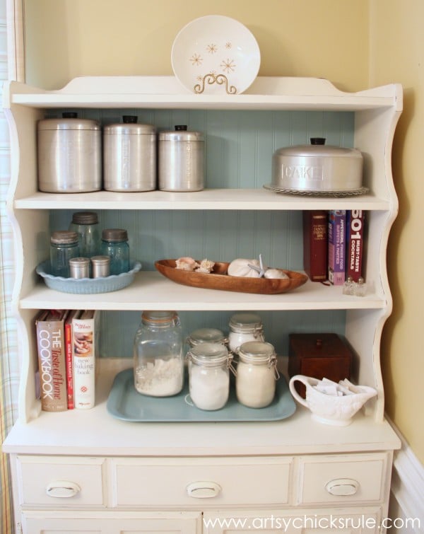 Bakers Hutch Makeover - Styling - $35 Hutch - artsychicksrule.com #hutch #bakershutch #paintedfurniture #furnituremakeover #chalkpaint