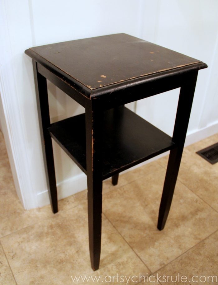 Thrifty Side Table Makeover (Annie Sloan Chalk Paint)