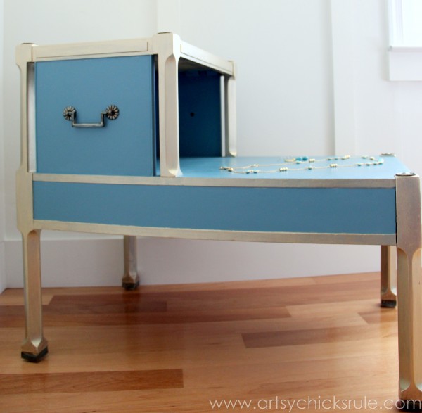 Turquoise Chalk Paint & Gold Metallic Side Table - Side Finished - artsychicksrule.com #chalkpaint #goldmetallic #metallicfurniture #turquoise