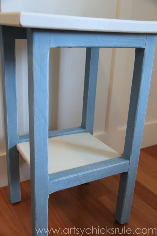 Grain Sack Table Makeover - side view - #chalkpaint #milkpaint #grainsack - artsychicksrule.com