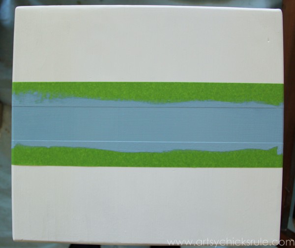 Grain Sack Table Makeover - taped for stripes - #chalkpaint #milkpaint #grainsack - artsychicksrule.com