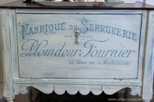 French Fabulous Cabinet Makeover - Distressed #chalkpaint -artsychicksrule.com