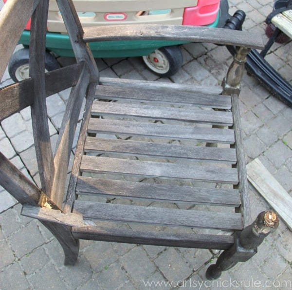 Patio Table Re-do - Removing Arms - Duck Egg Blue Chalk Paint - artsychicksrule.com #chalkpaint #duckeggblue #graphite