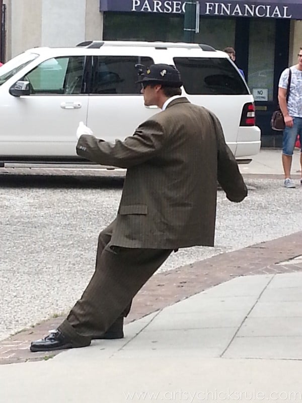 Asheville NC Road Trip - Cool Street Performer - artsychicksrule.com #asheville #downtown