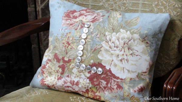 No-Sew-Floral-Spring-Envelop-Pillow - Our Southern Home