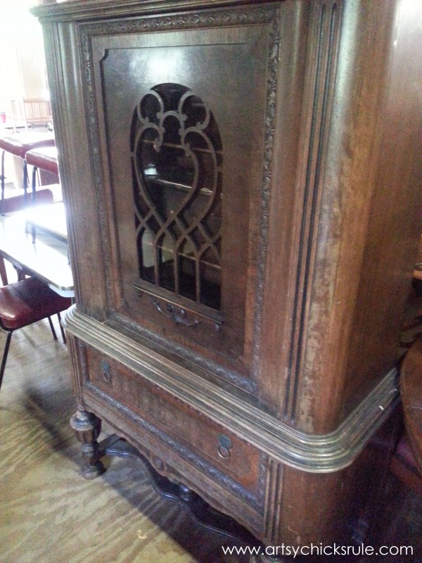 Page's Thieves Market - old cabinet - Mt. Pleasant SC - #vintage #antiques artsychicksrule.com
