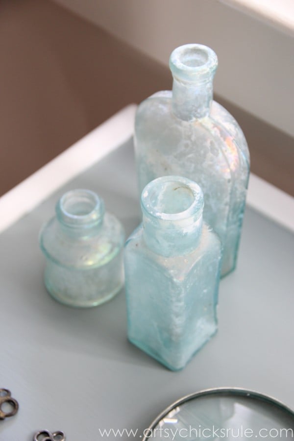 Two Tone Side Table Makeover - Themed Furniture Tour - Old Bottles General Finishes - artsychicksrule.com #milkpaint #makeover #diy #persianblue #snowwhite