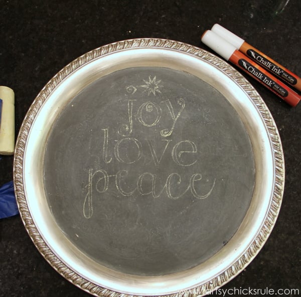 EASY Holiday Chalk Art with Chalk Pens - transferred with chalk - #chalkart #chalkboard #chalkpen #holidays artsychicksrule.com