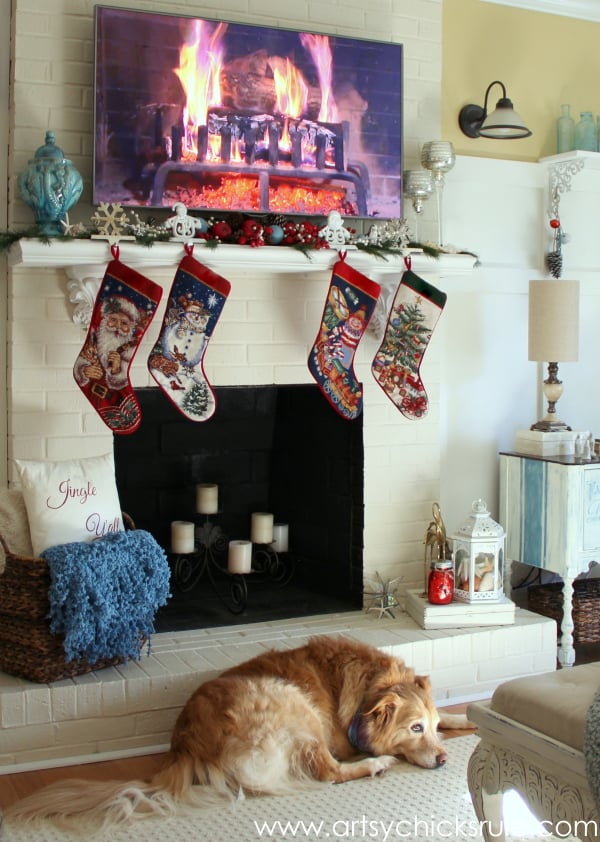 Christmas Home Tour 2014 - Red and Teal Themed - Family Room - Lexi Girl - #christmas #hometour #holidays #holidaydecor #redandteal artsychicksrule.com