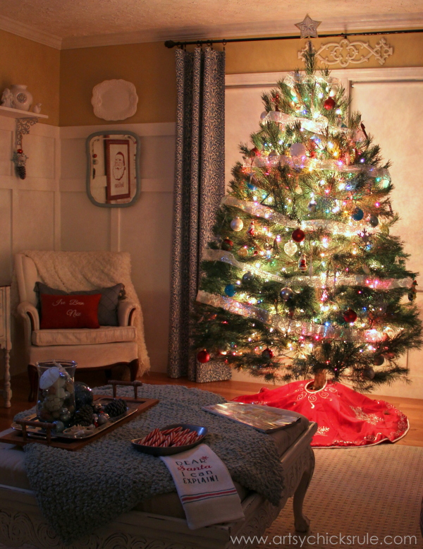 Christmas Home Tour 2014 - Red and Teal Themed - Family Room - Night Time - #christmas #hometour #holidays #holidaydecor #redandteal artsychicksrule.com