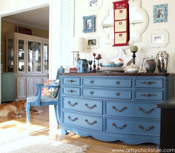 Christmas Home Tour Part 1 - Aubusson Blue Dresser and Lexi - #Christmastour #hometour #aubussonblue #holidays #holidaydecor #artsychicksrule artsychicksrule.com