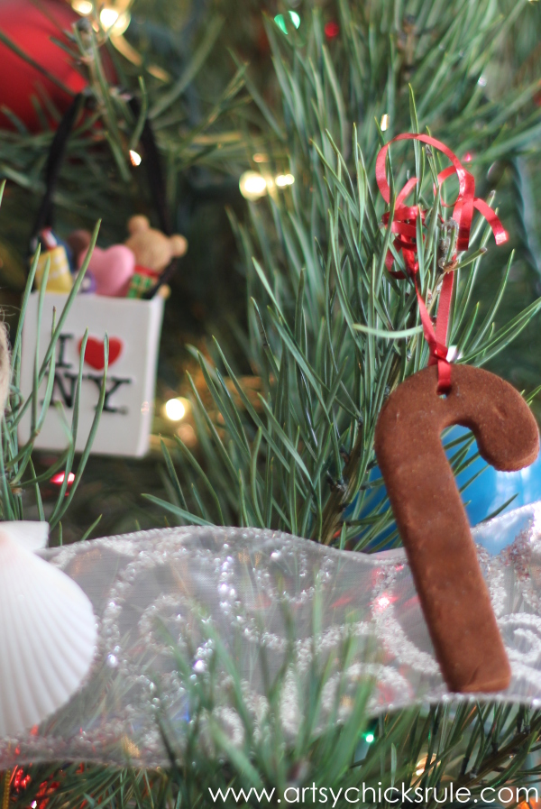 Oh Christmas Tree - 2014 - Cinnamon Candy Cane - #Christmastree #ornaments #holidaydecor #holidays #Christmas artsychicksrule.com