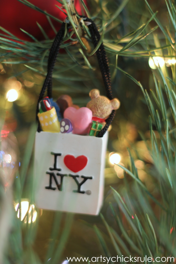 Oh Christmas Tree - 2014 - I love NY backwards - #Christmastree #ornaments #holidaydecor #holidays #Christmas artsychicksrule.com