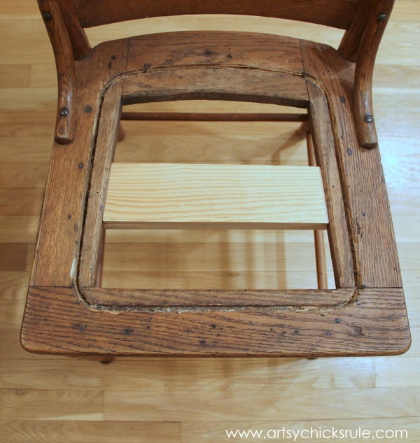 Press Back Chair Update with Java Gel Stain...SIMPLE! artsychicksrule.com #javagelstain #generalfinishes #pressbackchair #furnituremakeover