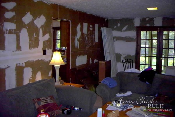 Family-Room-Makeover-Before-Back-Left-Corner-makeover-diy-roommakeover-artsychicksrule-artsychicksrule.com