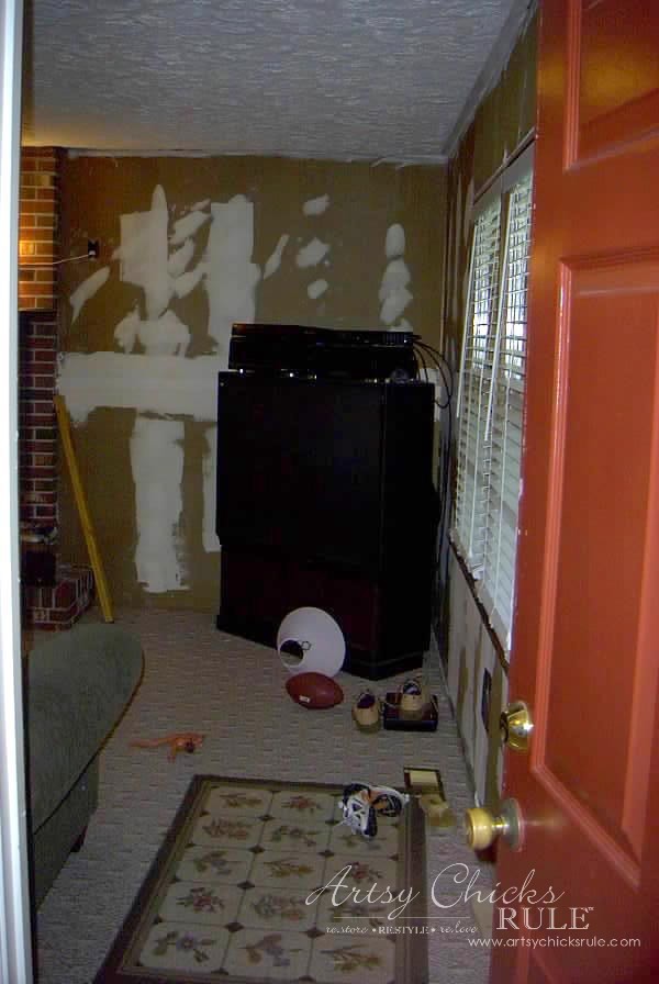 Family Room Makeover - Before Front Left Corner - #makeover #diy #roommakeover #artsychicksrule artsychicksrule.com