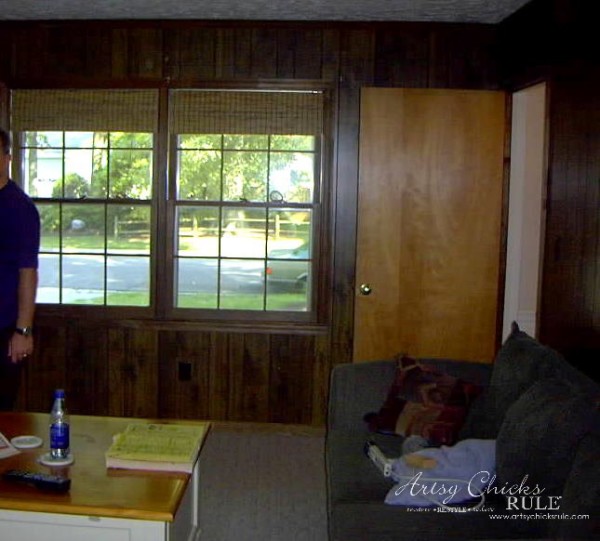 Family-Room-Makeover-Before-Front-Wall-makeover-diy-roommakeover-artsychicksrule-artsychicksrule.com