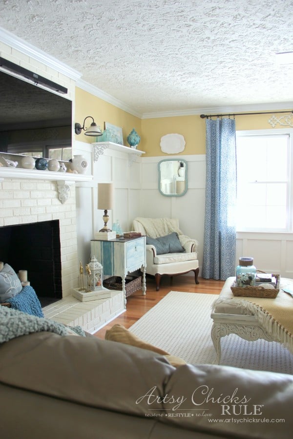 Family Room Makeover - Front Left Corner - #makeover #diy #roommakeover #artsychicksrule artsychicksrule.com