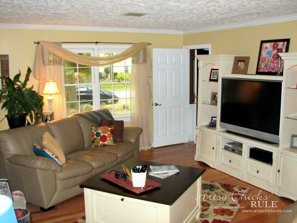 Family Room Makeover - In Between Makeover - #makeover #diy #roommakeover #artsychicksrule artsychicksrule.com