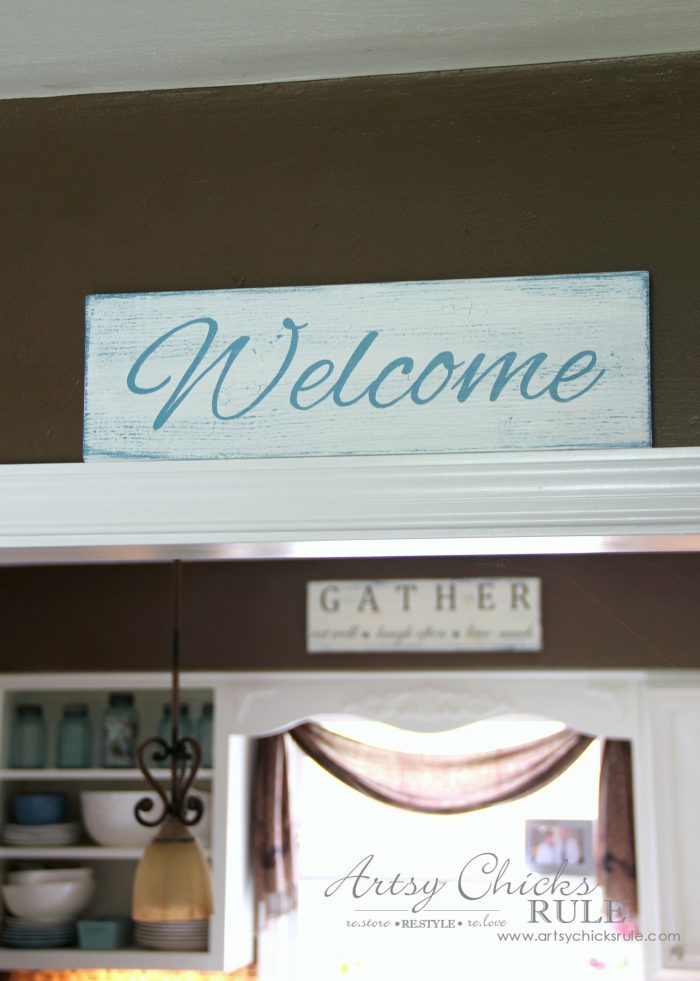 Easy DIY Welcome Sign - Super easy tutorial - #welcome #sign artsychicksrule.com