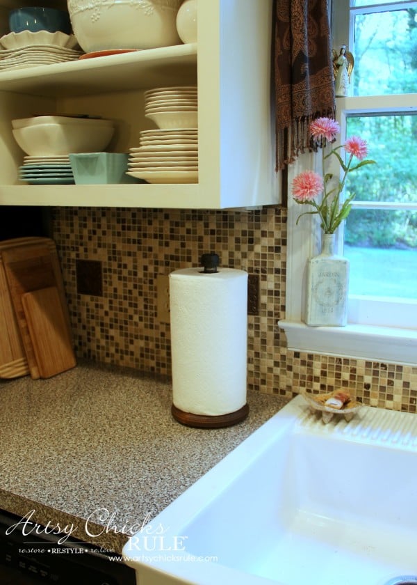 Industrial Style DIY Paper Towel Holder - quick project! - #diy #industrial artsychicksrule.com