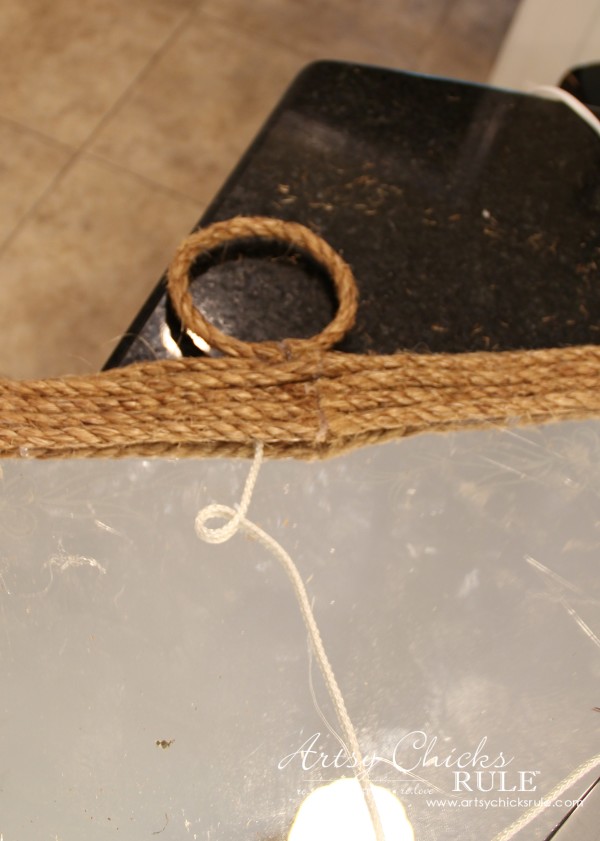showing how to twine the other rope