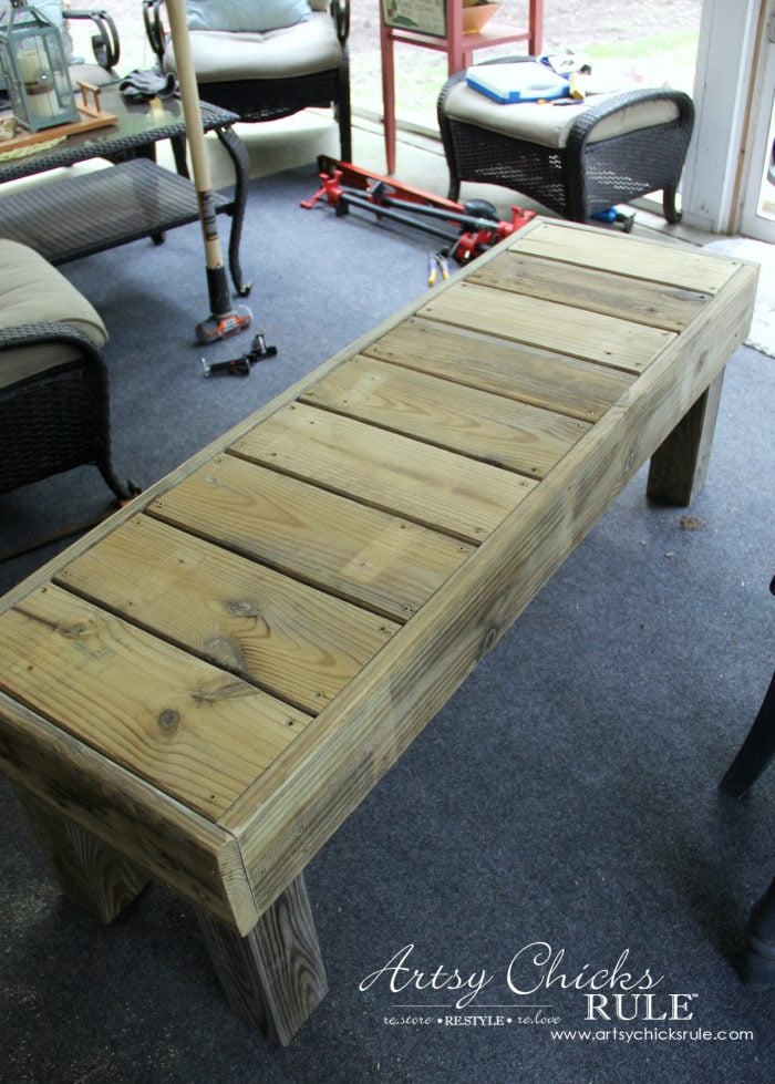 Simple DIY Outdoor Bench - Super easy!!! - #diy # ...

