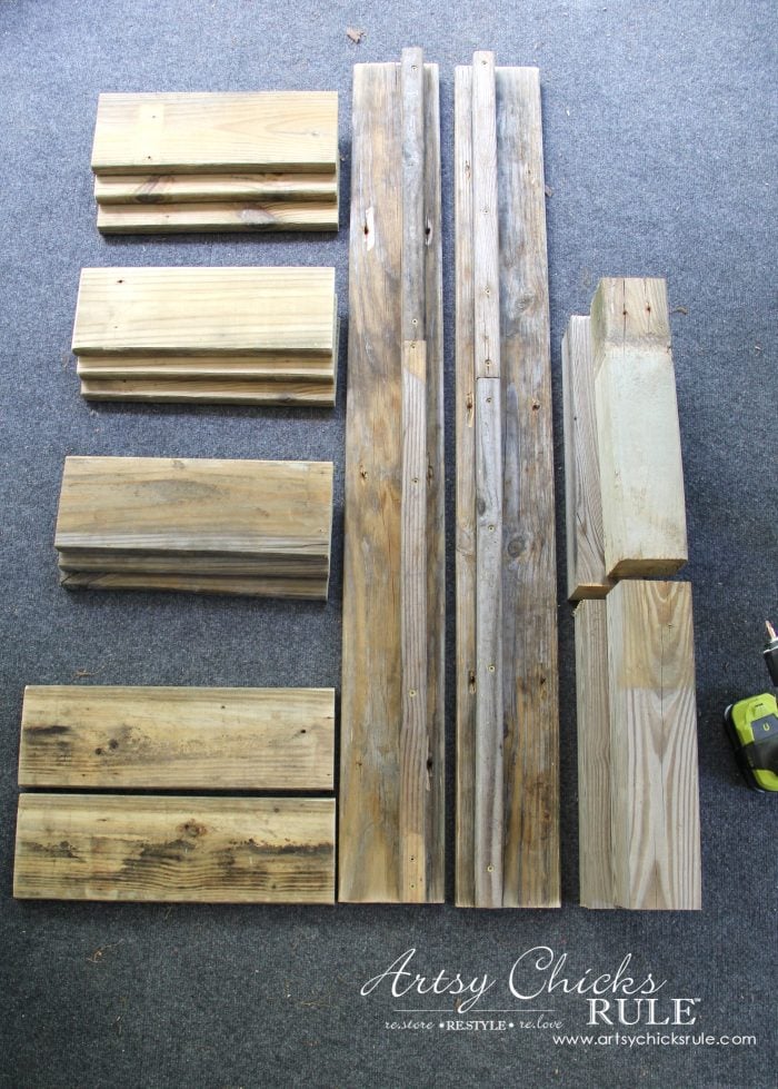 Simple DIY Outdoor Bench (thrifty project – recycled wood)