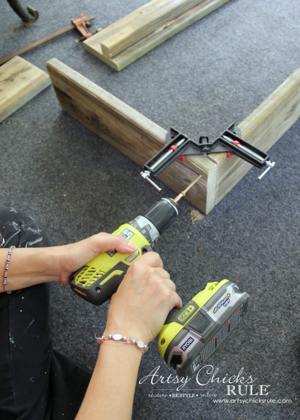 Simple DIY Outdoor Bench - add screws - #diy #outdoorbench #outdoorfurniture #diybuild artsychicksrule.com