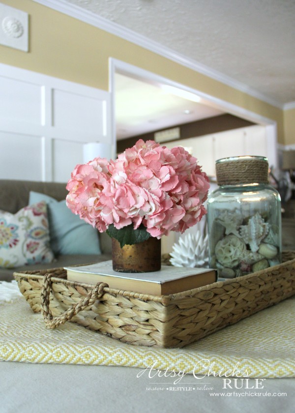 Coastal Summer Home Tour - with Balsam Hill - Fresh Flowers Decor - #nautical #coastal #homedecor artsychicksrule.com