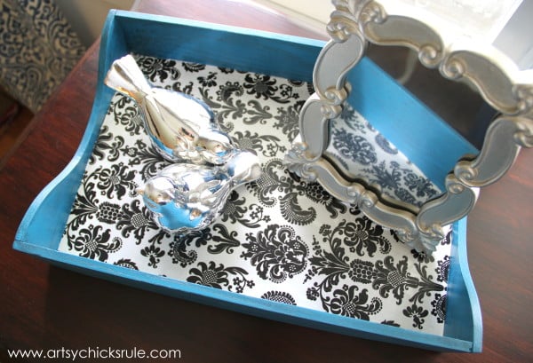 Decorating with Trays - Inspiration for using them in your home! - #corinthblue #homedecor artsychicksrule.com