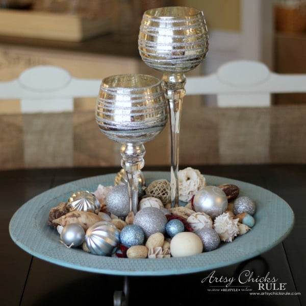 Decorating with Trays - Inspiration for using them in your home! - #holidaydecorating #homedecor artsychicksrule.com