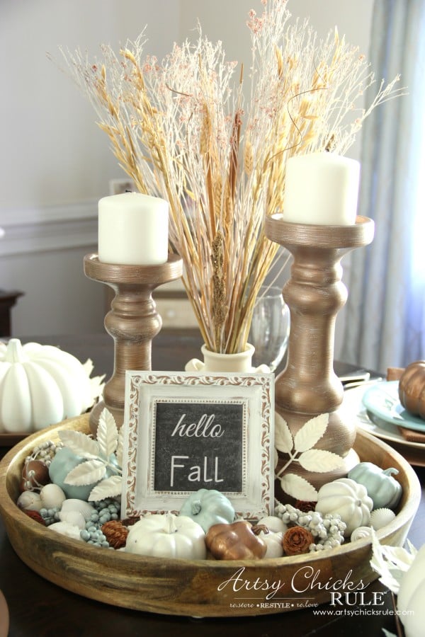 Coastal Casual Fall Tablescape - Dining table centerpiece - artsychicksrule #falldecor #falltablescape #coastaldecor