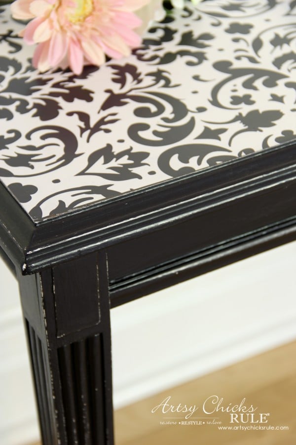 corner of table up close