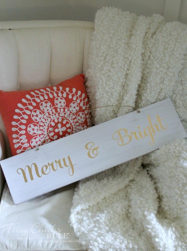 EASY DIY Merry and Bright Sign - Thrifty Makeover EASY HOLIDAY DECOR - artsychicksrule