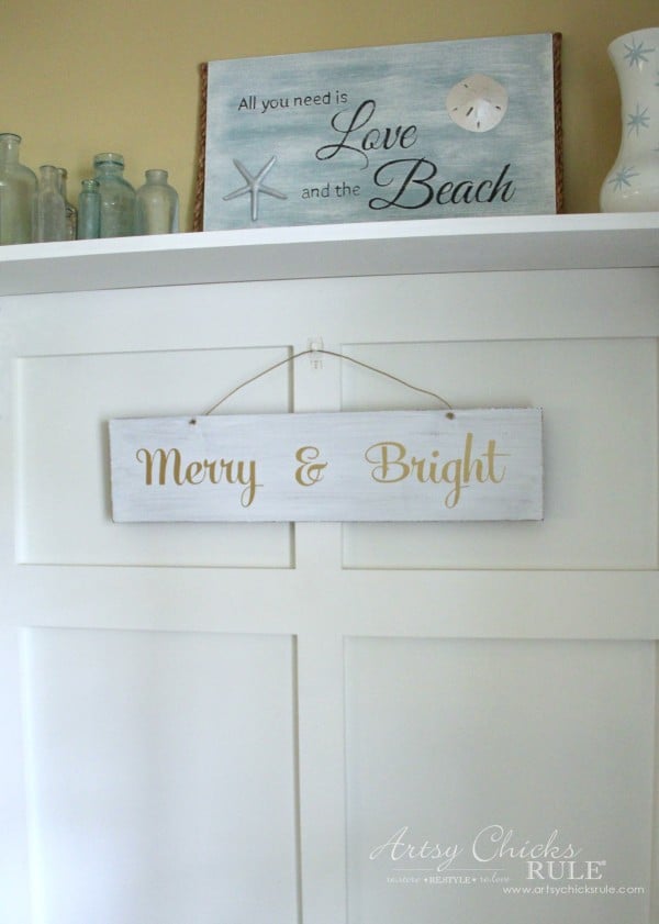 EASY DIY Merry and Bright Sign - Thrifty Makeover SUPER EASY - artsychicksrule